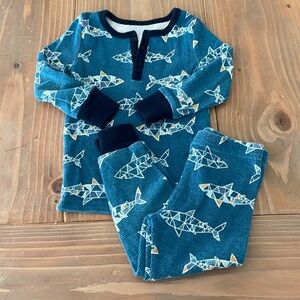 Boy’s 2T Geometric Shark Thermal Pajama Set